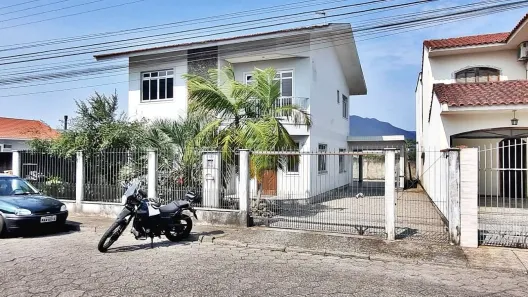 Casa com 3 Quartos à venda, 200m² no Centro, Palhoça