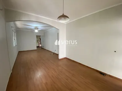 Casa com 3 Quartos para alugar, 140m² no Santa Mônica, Uberlândia