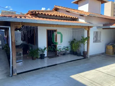 Casa com 3 Quartos à venda, 182m² no Názia II, Vespasiano