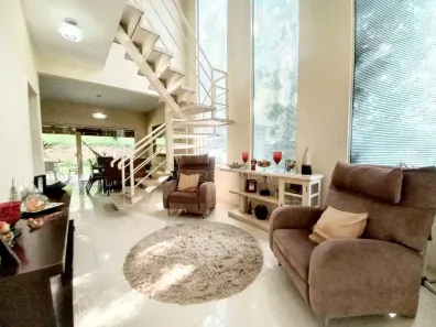 Casa de Condomínio com 3 Quartos à venda, 231m² no Chácara de La Rocca, Carapicuíba