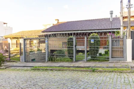 Casa com 3 Quartos à venda, 240m² no Medianeira, Porto Alegre