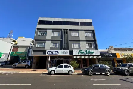 Apartamento com 4 Quartos para alugar, 203m² no Centro, Apucarana