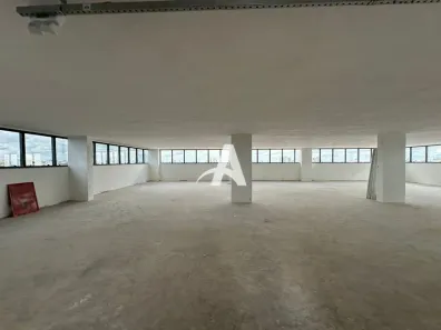Ponto Comercial para alugar, 2500m² no Santa Mônica, Uberlândia