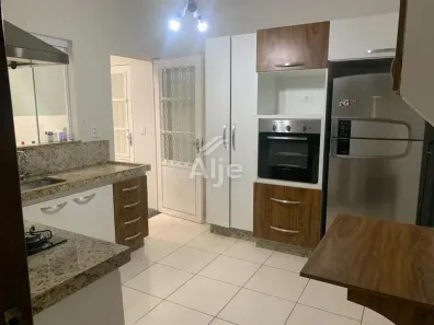 Casa com 3 Quartos à venda, 230m² no Jardim Jequitibá, Marília