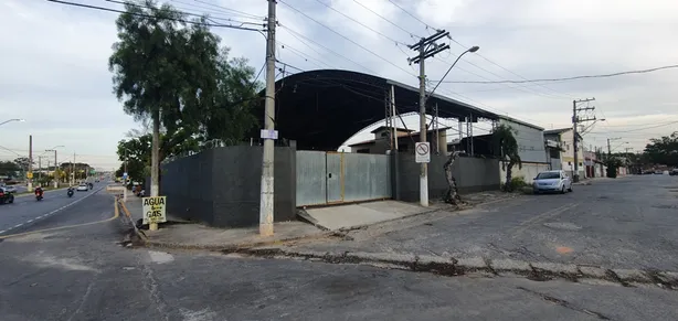 Galpão/Depósito/Armazém à venda, 900m² no Cidade Nova Jacareí, Jacareí