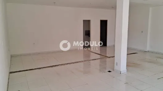 Ponto Comercial para alugar, 90m² no São Jorge, Uberlândia