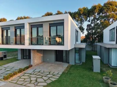 Casa de Condomínio com 3 Quartos à venda, 225m² no , Xangri-Lá