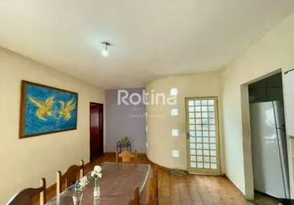 Casa com 6 Quartos à venda, 221m² no Bom Jesus, Uberlândia