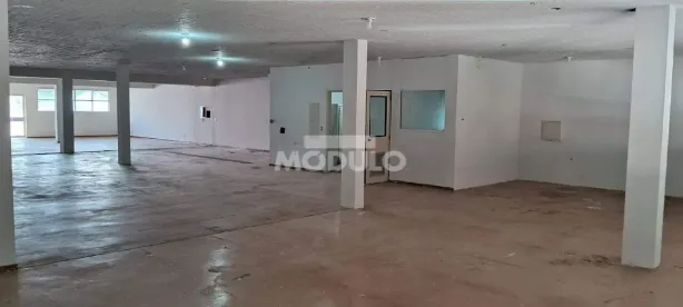 Prédio Comercial para alugar, 700m² no Nossa Senhora Aparecida, Uberlândia