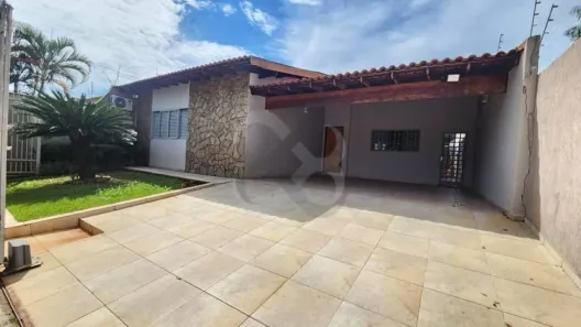 Casa com 4 Quartos para alugar, 250m² no Santos Dumont, Londrina