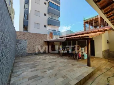 Casa com 5 Quartos à venda, 234m² no Santa Mônica, Uberlândia