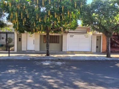 Casa com 3 Quartos à venda, 220m² no Centro, Cosmópolis