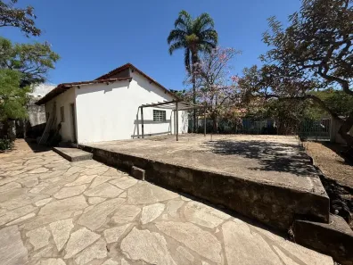 Casa de Condomínio com 2 Quartos à venda, 1000m² no Região dos Lagos, Brasília
