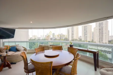 Apartamento com 3 Quartos para alugar, 209m² no Vila Sofia, São Paulo