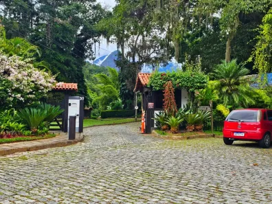 Casa de Condomínio com 4 Quartos à venda, 500m² no Corrêas, Petrópolis