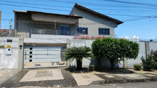 Sobrado com 3 Quartos à venda, 290m² no Parque Amazônia, Goiânia