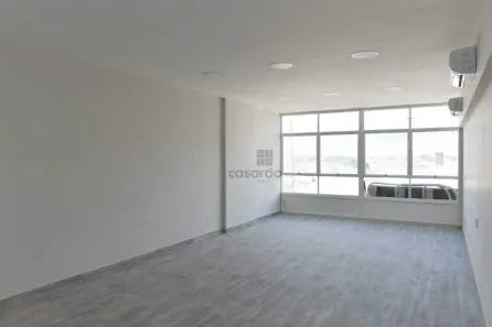 Sala Comercial para alugar, 61m² no Centro, Pelotas