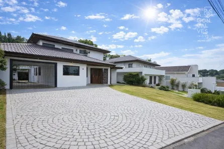 Casa com 3 Quartos para alugar, 437m² no Campo Comprido, Curitiba