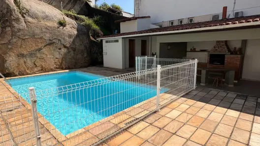Casa com 3 Quartos para alugar, 295m² no Fradinhos, Vitória