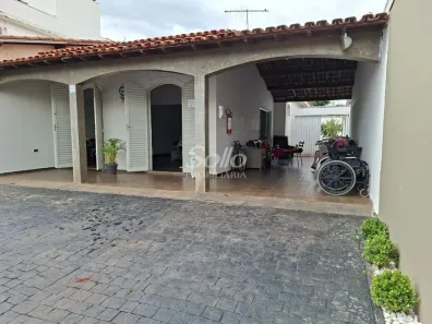 Imóvel Comercial com 8 Quartos à venda, 311m² no Osvaldo Rezende, Uberlândia
