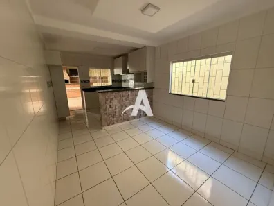 Casa com 3 Quartos para alugar, 200m² no Jardim Europa, Uberlândia