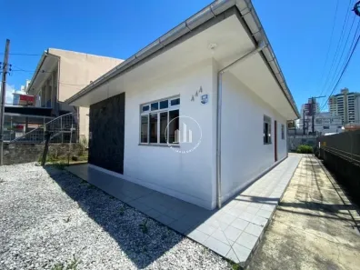 Casa com 3 Quartos à venda, 114m² no Kobrasol, São José