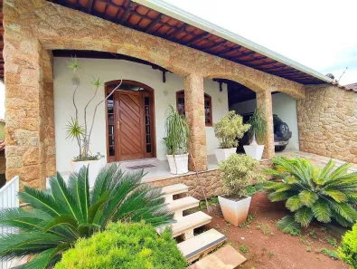 Casa com 4 Quartos à venda, 273m² no Tirol (Barreiro), Belo Horizonte