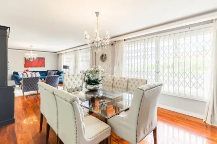 Casa com 4 Quartos à venda, 344m² no Três Figueiras, Porto Alegre