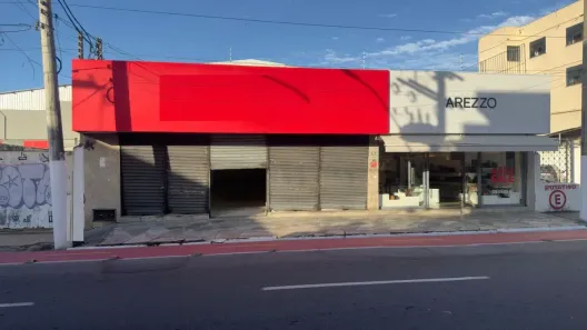 Ponto Comercial para alugar, 569m² no Centro, Macaé
