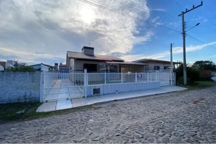 Casa com 3 Quartos à venda, 170m² no Jardim Ultramar, Balneário Gaivota