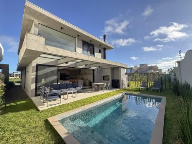 Casa de Condomínio com 4 Quartos à venda, 242m² no XANGRI-LÁ, Xangri-lá