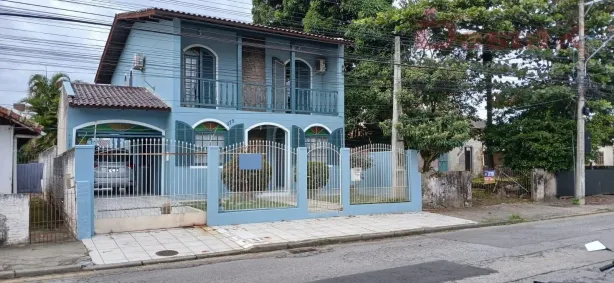Casa com 4 Quartos à venda, 197m² no Barreiros, São José
