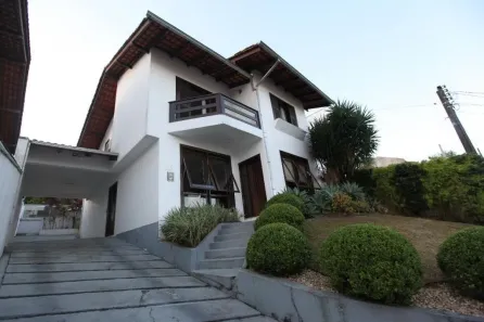 Sobrado com 4 Quartos à venda, 211m² no Saguaçu, Joinville