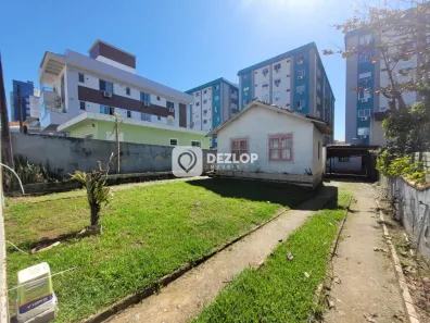 Lote/Terreno à venda, 333m² no Barreiros, São José