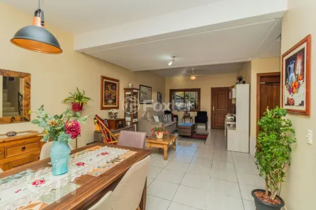 Casa com 3 Quartos à venda, 232m² no Camaquã, Porto Alegre