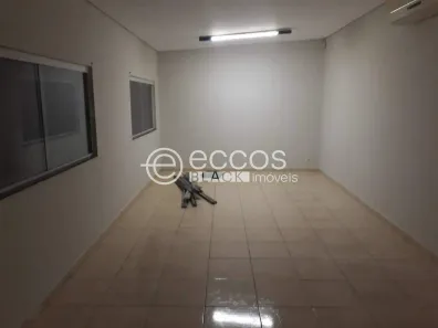 Prédio Comercial à venda, 400m² no Brasil, Uberlândia