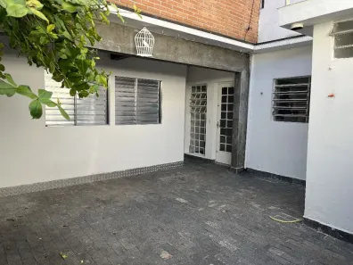 Casa com 2 Quartos para alugar, 80m² no Jardim Monte Kemel, São Paulo