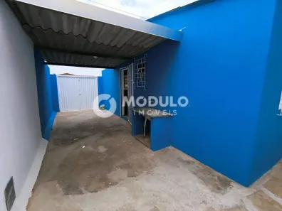 Casa com 2 Quartos para alugar, 50m² no Custódio Pereira, Uberlândia