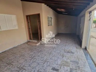 Casa com 3 Quartos para alugar, 200m² no Jardim Patrícia, Uberlândia