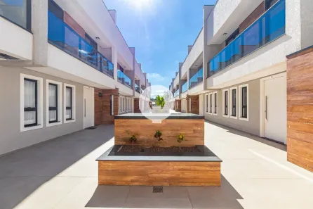 Casa de Condomínio com 3 Quartos à venda, 294m² no Santo Inácio, Curitiba
