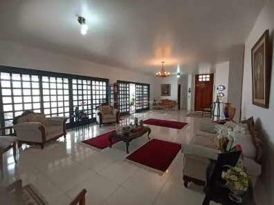 Casa com 4 Quartos à venda, 340m² no Santa Maria, Uberaba