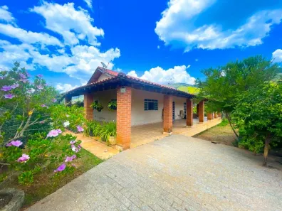 Fazenda/Sítio com 3 Quartos à venda, 1000m² no Centro, Socorro