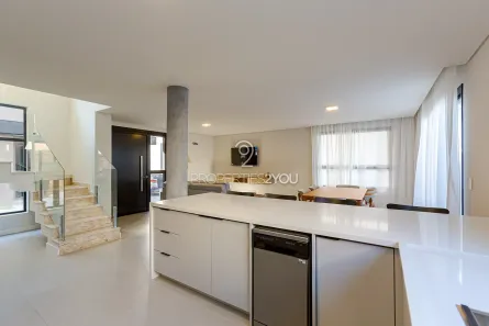 Casa de Condomínio com 3 Quartos à venda, 234m² no Mercês, Curitiba