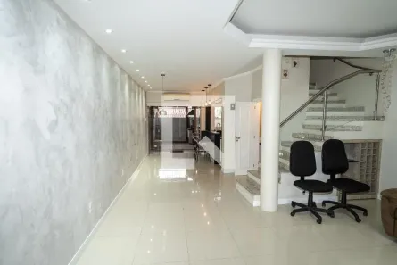 Casa com 4 Quartos à venda, 226m² no Chácara das Pedras, Porto Alegre