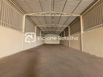 Galpão/Depósito/Armazém para alugar, 350m² no Nossa Senhora das Graças, Uberlândia