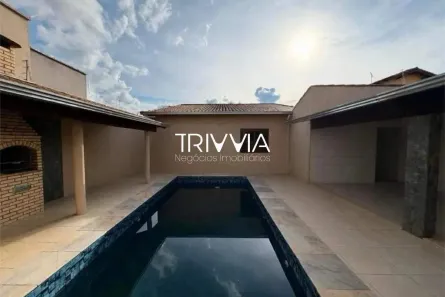 Casa com 3 Quartos para alugar, 230m² no Santa Mônica, Uberlândia