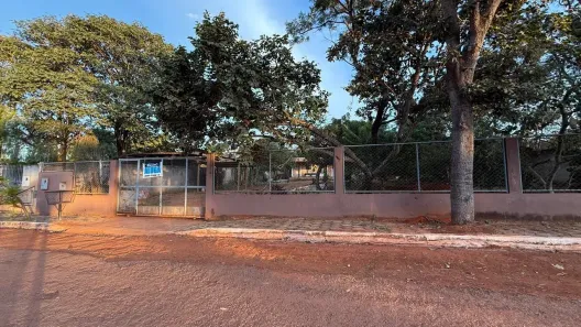 Casa com 2 Quartos para alugar, 1000m² no Região dos Lagos, Brasília