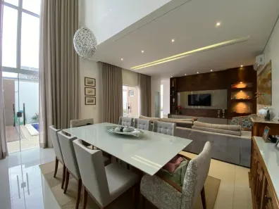 Sobrado com 4 Quartos à venda, 282m² no Jardim Karaíba, Uberlândia