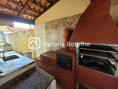 Casa com 3 Quartos para alugar, 150m² no Pampulha, Uberlândia