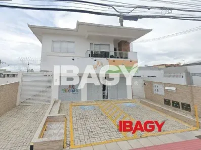 Apartamento com 2 Quartos para alugar, 71m² no Barreiros, São José